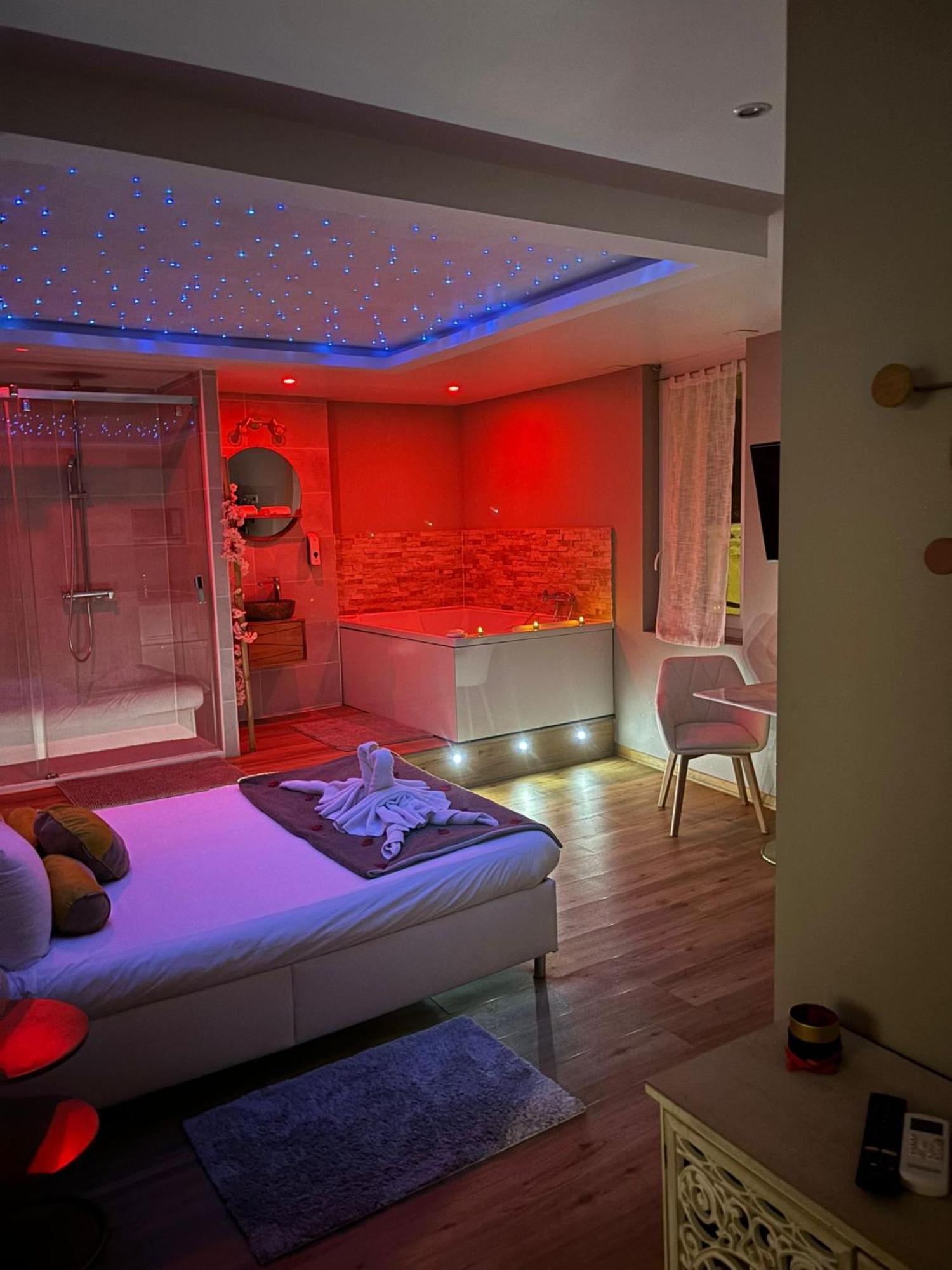 Romantique Baignoire Xxl Double Port Vieux Appartement La Ciotat